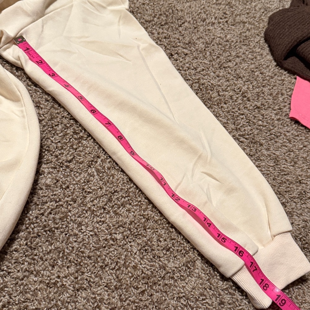 FRIENDS Thanksgiving Sweatshirt (L) - NWOT - Picture 8 of 10